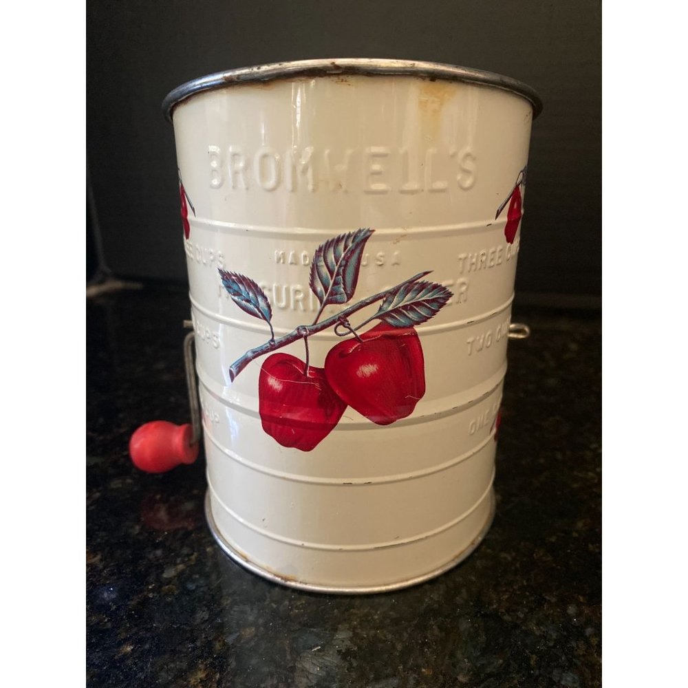 Bromwells 3 Cup Flour Sifter, Apple Graphics, 3 Cups